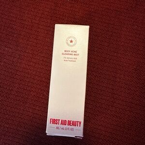 First Aid Beauty Acne Treatment Spray - Red and White